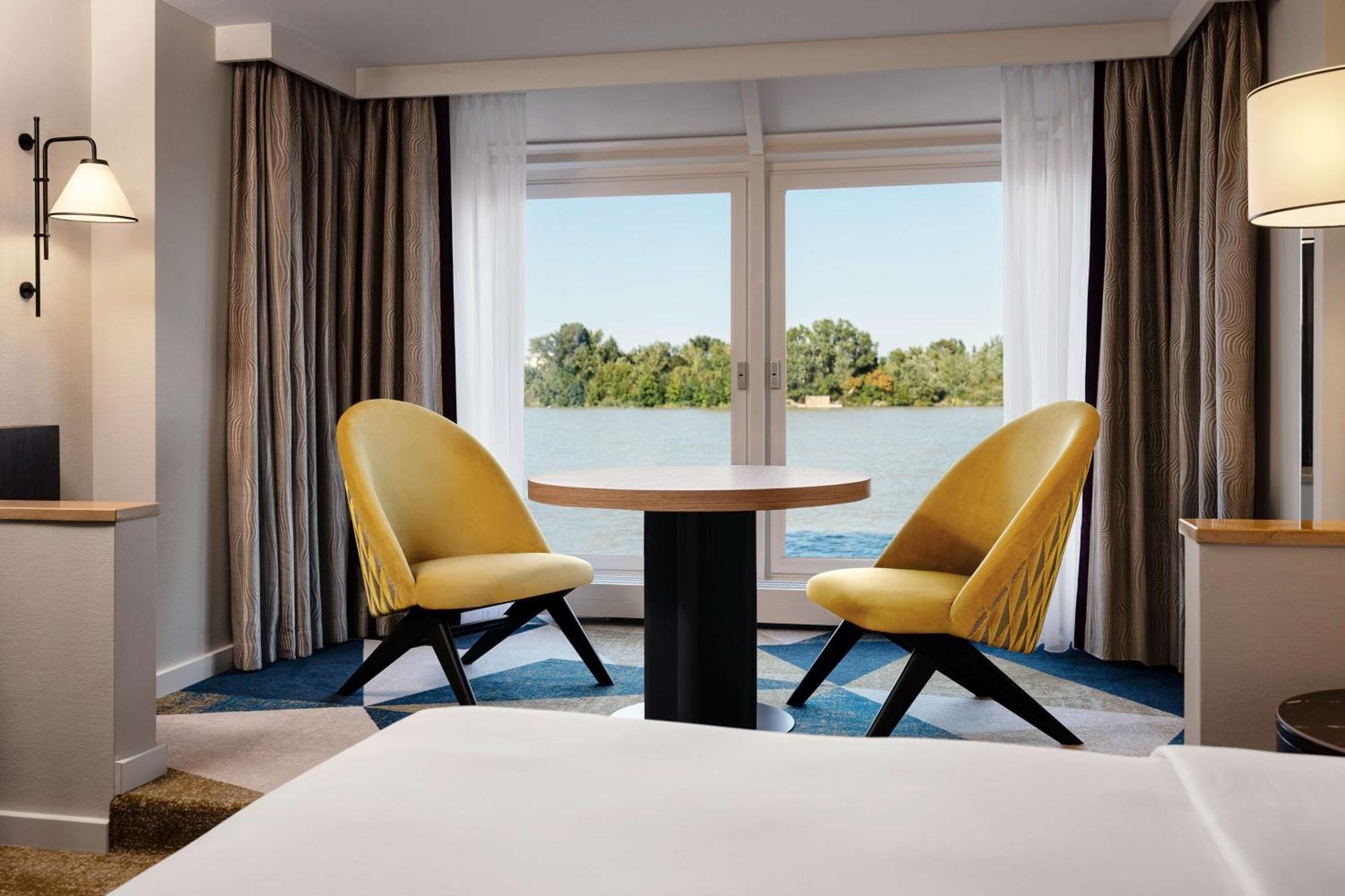 Отель Hilton Vienna Waterfront Экстерьер фото